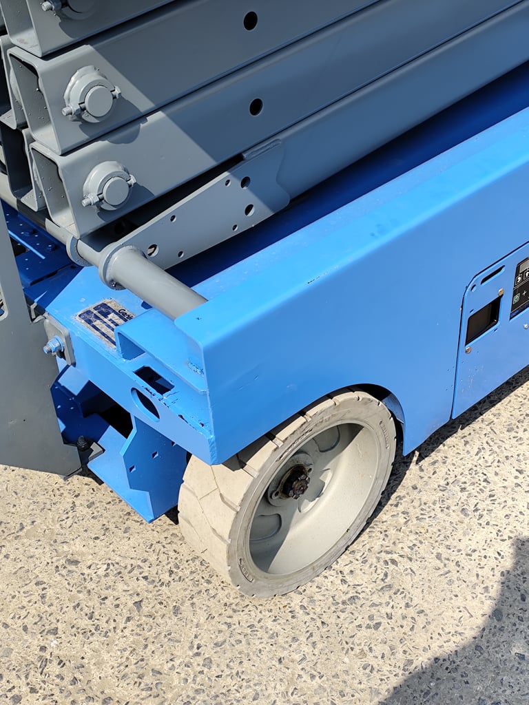 รถกระเช้า Scissor Lift Genie GS-2646 รถกระเช้า Scissor Lift Genie GS-2646