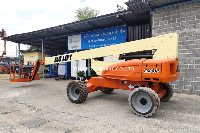 รถกระเช้า Boom Lift JLG E600JP