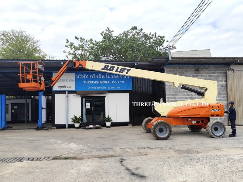 รถกระเช้า Boom Lift JLG E600JP
