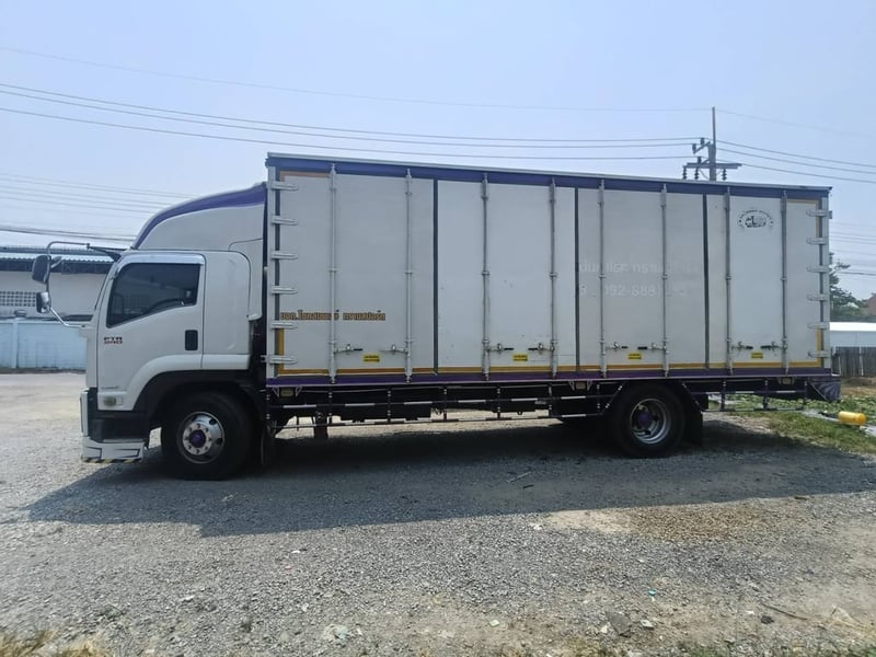 ISUZU FTR 240แรงม้า รถบรรทุก 6ล้อ ตู้แห้ง ปี2013
