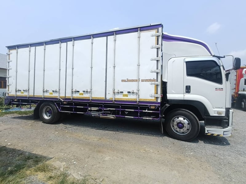 ISUZU FTR 240แรงม้า รถบรรทุก 6ล้อ ตู้แห้ง ปี2013