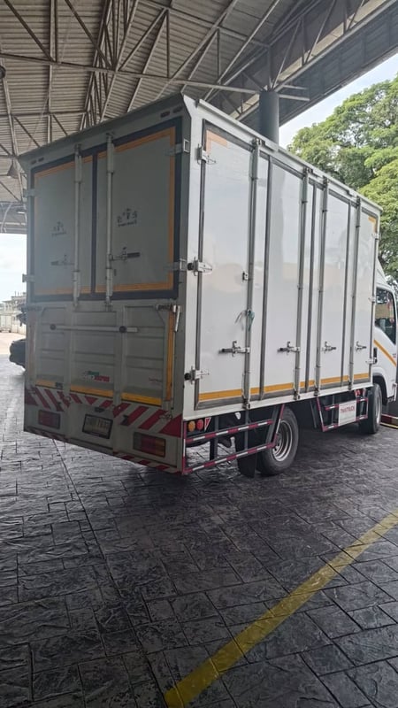 ขายด่วน NLR สภาพสวย ใช้งานแค่ 2 ปี ตัวถังแบบตู้ทึบสิบบาน พร้อมใช้งาน