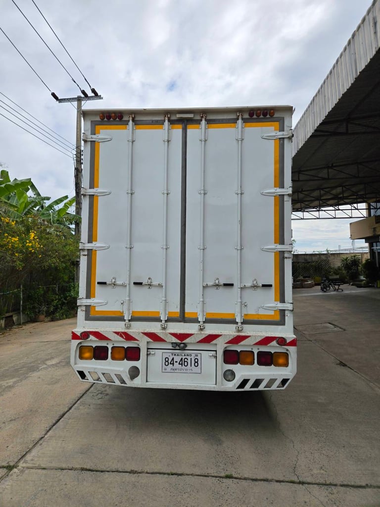 ISUZU FTR 240แรงม้า รถบรรทุก 6ล้อ ตู้แห้ง ปี2021 เลขไมล์ 105,288 กม. ISUZU FTR 240แรงม้า รถบรรทุก 6ล้อ ตู้แห้ง ปี2021 เลขไมล์ 105,288 กม.