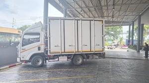 ขายด่วน NLR สภาพสวย ใช้งานแค่ 2 ปี ตัวถังแบบตู้ทึบสิบบาน พร้อมใช้งาน