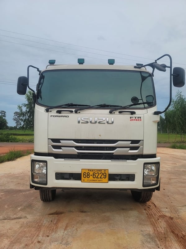 ISUZU FTR 240แรงม้า รถบรรทุก 6ล้อ รถหัวลากติดเครน เลขไมล์ 3,312 กม.