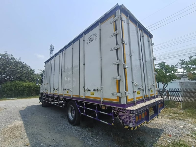 ISUZU FTR 240แรงม้า รถบรรทุก 6ล้อ ตู้แห้ง ปี2013