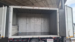 ขายด่วน NLR สภาพสวย ใช้งานแค่ 2 ปี ตัวถังแบบตู้ทึบสิบบาน พร้อมใช้งาน