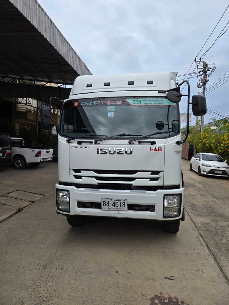 ISUZU FTR 240แรงม้า รถบรรทุก 6ล้อ ตู้แห้ง ปี2021 เลขไมล์ 105,288 กม. ISUZU FTR 240แรงม้า รถบรรทุก 6ล้อ ตู้แห้ง ปี2021 เลขไมล์ 105,288 กม.