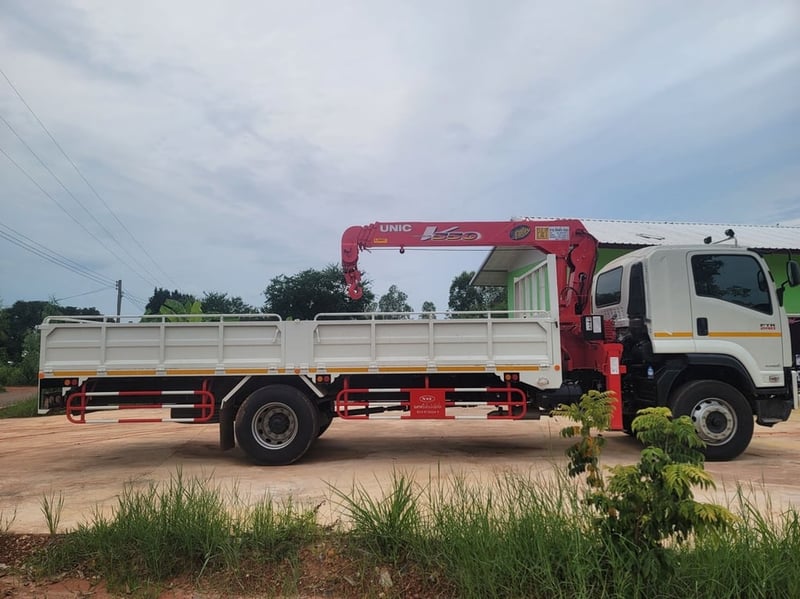 ISUZU FTR 240แรงม้า รถบรรทุก 6ล้อ รถหัวลากติดเครน เลขไมล์ 3,312 กม.