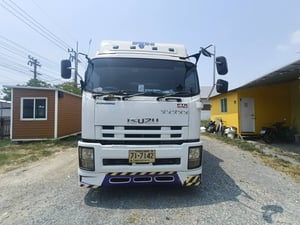 ISUZU FTR 240แรงม้า รถบรรทุก 6ล้อ ตู้แห้ง ปี2013