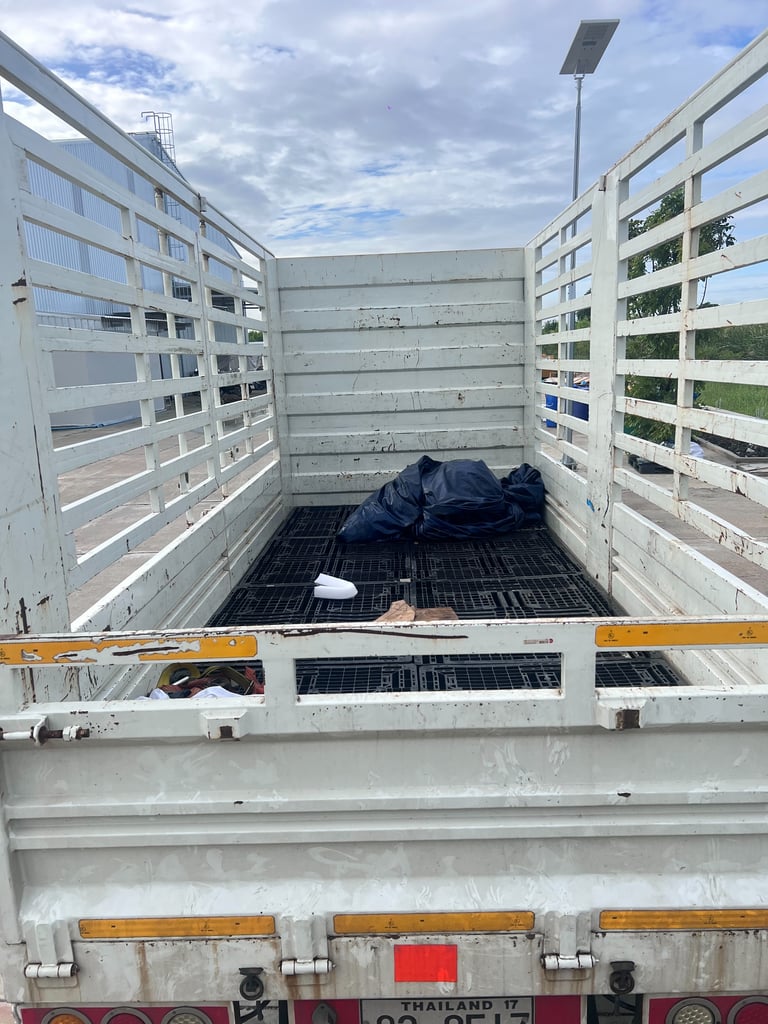 ขายด่วน รถบรรทุกอีซูซุ NPR พร้อมคอกเหล็ก ขายด่วน รถบรรทุกอีซูซุ NPR พร้อมคอกเหล็ก