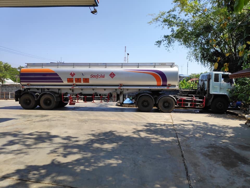 ขายรถเทลเลอร์บรรทุกน้ำมัน 30000ลิตร (ขายแยกหัวลาก-หางบรรทุก)