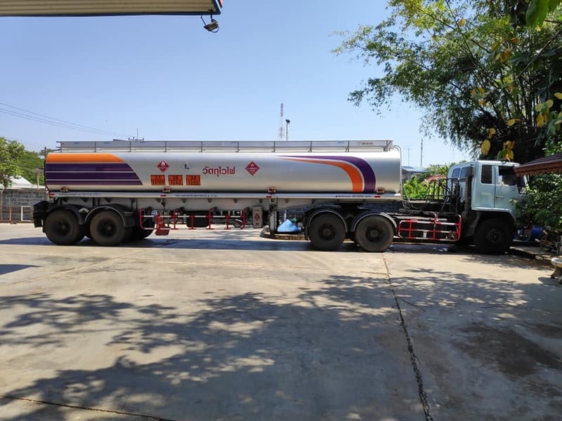 ขายรถเทลเลอร์บรรทุกน้ำมัน 30000ลิตร (ขายแยกหัวลาก-หางบรรทุก) ขายรถเทลเลอร์บรรทุกน้ำมัน 30000ลิตร (ขายแยกหัวลาก-หางบรรทุก)