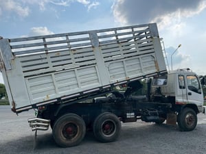 10 ล้อ ดั้มขาว  ISUZU FVZ 195 แรง ปี 45 เกียร์เดิม พร้อมใช้งาน