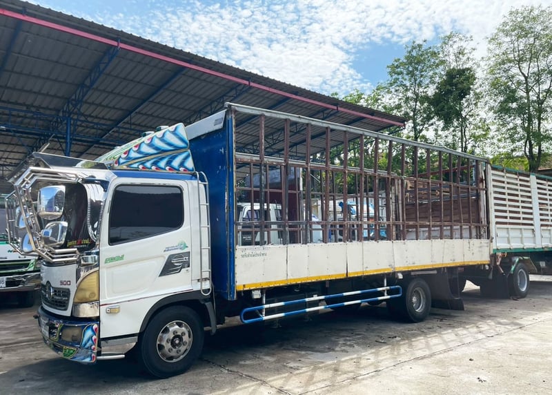 รถ 6 ล้อ บรรทุก เหนี่ยวทรัพย์  HINO FC9J 175  แรง ปี 51