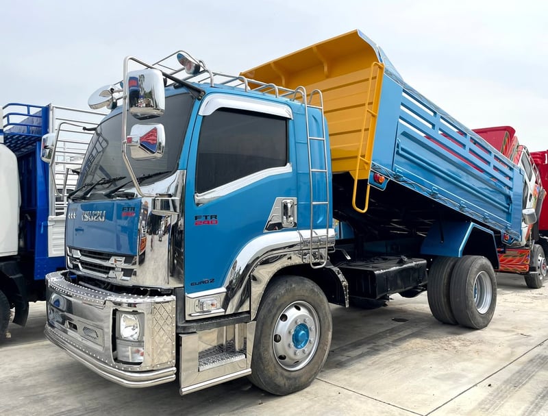 6 ล้อดั้ม ฟ้านำทรัพย์ ISUZU FTR34 240 แรง ปี 56 6 ล้อดั้ม ฟ้านำทรัพย์ ISUZU FTR34 240 แรง ปี 56