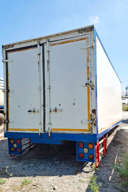 ตู้เปิดท้าย 2 บาน ยาว 7.6 x 2.6 x2.5 m. ตู้เปิดท้าย 2 บาน ยาว 7.6 x 2.6 x2.5 m.