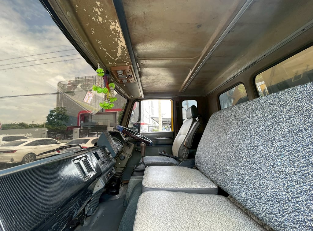 6 ล้อ ดั้ม  เหลืองเรืองทรัพย์ ISUZU FRR 195 แรง ปี 48