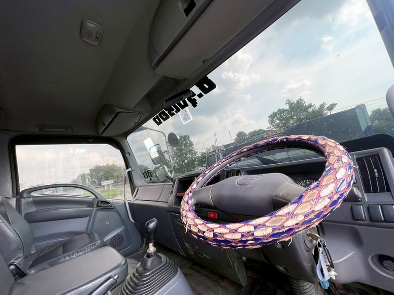 6 ล้อ ดั้ม  น้ำเงินนำทรัพย์ ISUZU FTR 240 แรง ปี 58 ยาว 3.8 x 2.2 m 