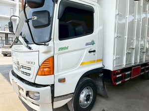 6 ล้อ ตู้บรรทุก HINO FC9J 145 แรง ปี 54 
ยาว 5.7 x 2.4 x 2.2 ม.