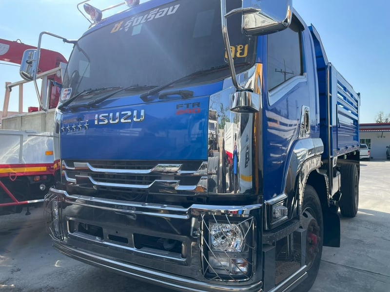 6 ล้อ ดั้ม  น้ำเงินนำทรัพย์ ISUZU FTR 240 แรง ปี 58 ยาว 3.8 x 2.2 m 