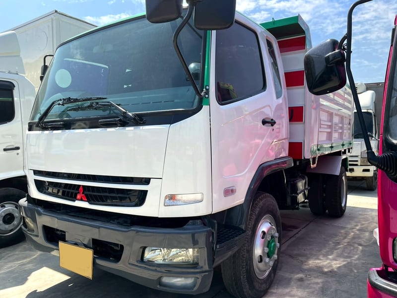 MITSUBISHI 6ล้อ ดั้ม 240 แรง ปี 51 เกียรเดิม เครื่องเดิม คัชชีสวย  สภาพพร้อมใช้