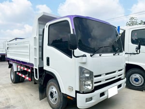 ISUZU NPR75 6 ล้อดั้ม
150 แรง ปี 58  ยาว 3.8 ม.กว้าง 2.3 ม.