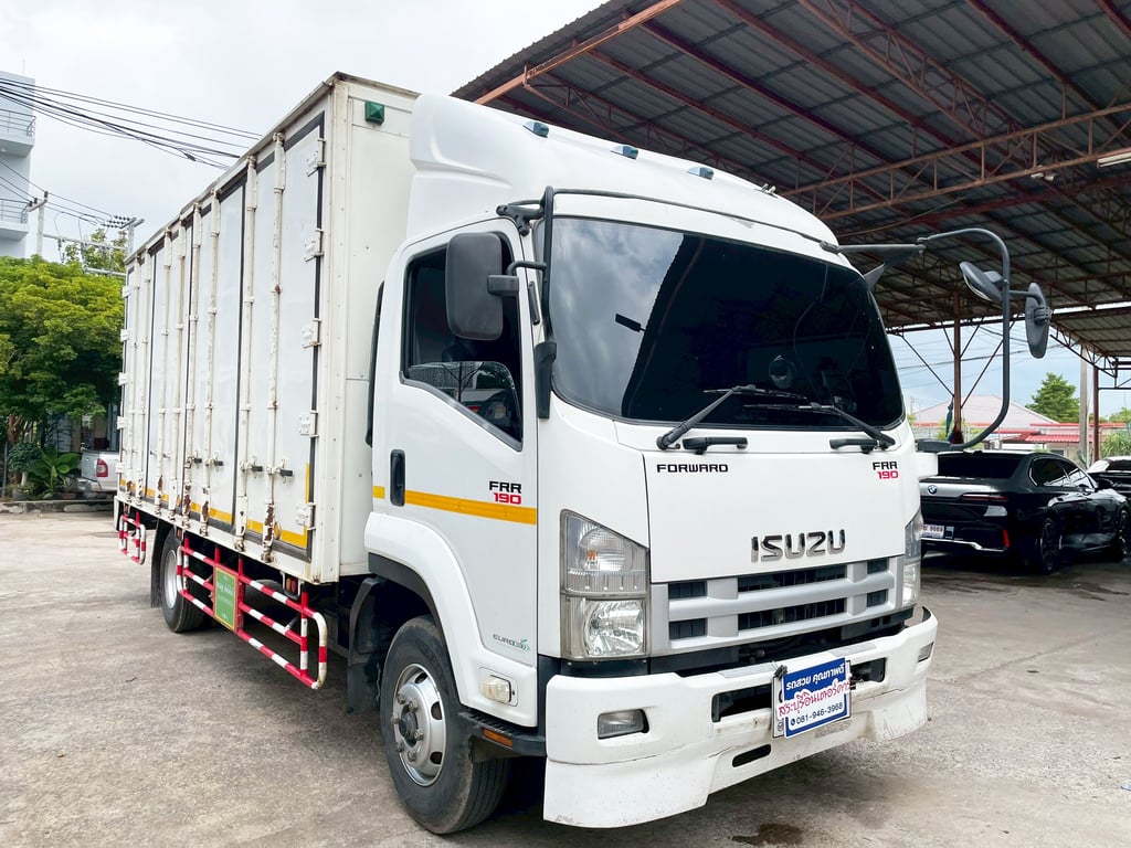 ISUZU FRR 190 แรงม้า รถบรรทุก 6 ล้อ ตู้แห้ง ปี 2560