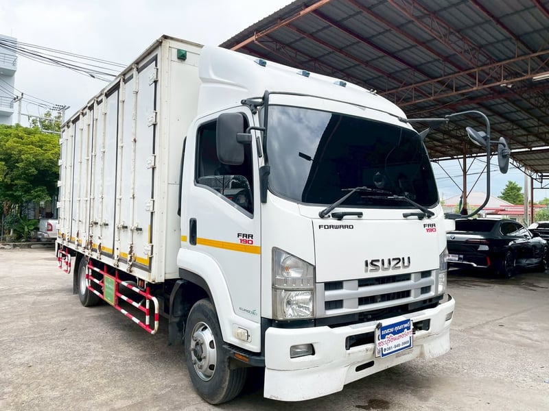 ISUZU FRR 190 แรงม้า รถบรรทุก 6 ล้อ ตู้แห้ง ปี 2560