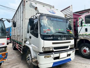 6 ล้อ ตู้บรรทุกขาว 10 บาน  ISUZU FTR 200 แรง ปี 45