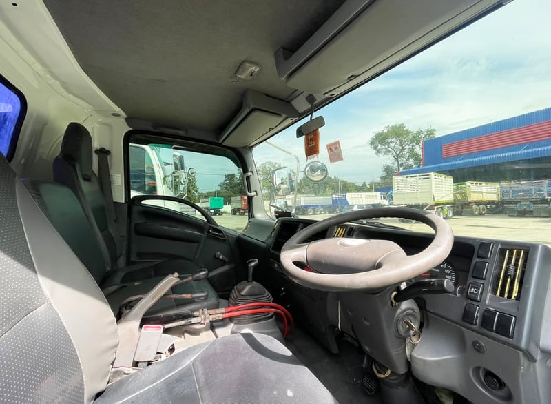 ISUZU NPR75 150 แรง ปี 55 ยาว 3.8 ม.กว้าง 2.3 ม.