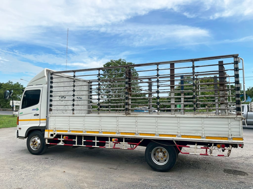 6 ล้อ คอก HINO FC9J 175 แรง ปี 54 ยาว 5.6 x 2.4 x 2 cm 6 ล้อ คอก HINO FC9J 175 แรง ปี 54 ยาว 5.6 x 2.4 x 2 cm