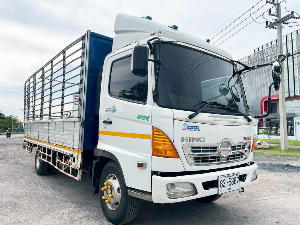 6 ล้อ คอก HINO FC9J 175 แรง ปี 54 ยาว 5.6 x 2.4 x 2 cm 6 ล้อ คอก HINO FC9J 175 แรง ปี 54 ยาว 5.6 x 2.4 x 2 cm