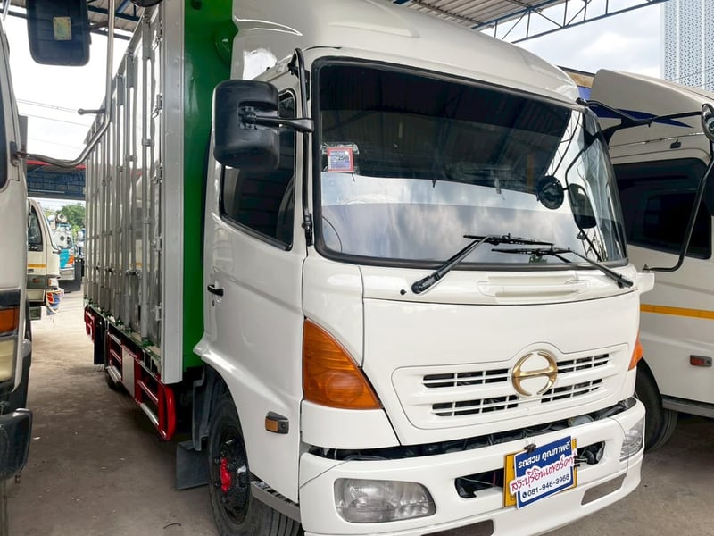 6 ล้อ ตู้บรรทุกเขียว ขาว 10 บาน  HINO FC4J 144 แรง ปี 47
