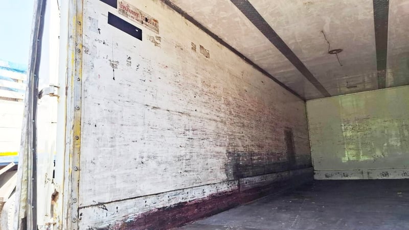 ตู้เปิดท้าย 2 บาน ยาว 7.6 x 2.6 x2.5 m. ตู้เปิดท้าย 2 บาน ยาว 7.6 x 2.6 x2.5 m.