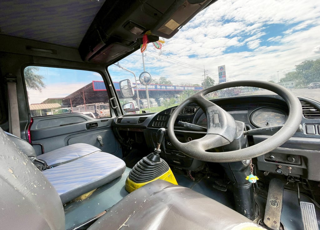 6 ล้อ ดั้มแดง ISUZU FTR 195 แรง ปี 40 ยาว 3.8 x 2.3 ม.