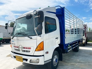 6 ล้อคอก HINO FC4J 144 แรง ปี 48
ยาว 5.5 x 2.4 m เครื่องเดิม 6 ล้อคอก HINO FC4J 144 แรง ปี 48
ยาว 5.5 x 2.4 m เครื่องเดิม
