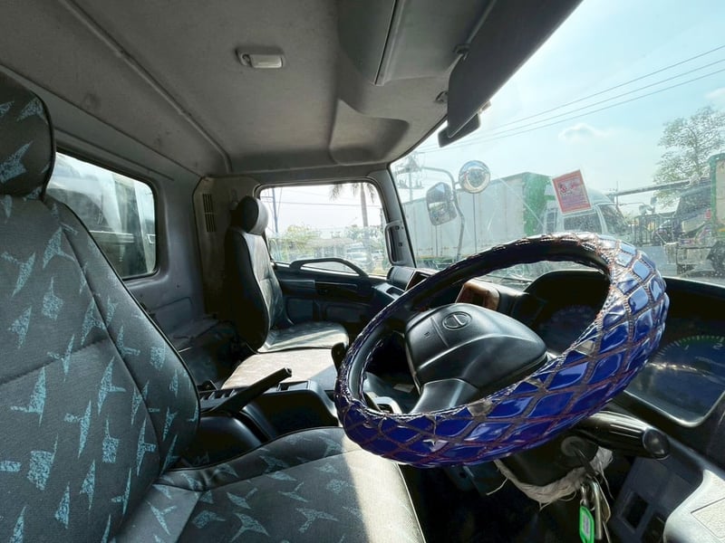 รถหกล้อคอก  HINO FC4J 144 แรง ปี 47