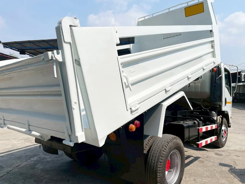 6 ล้อดั้ม ขาวรับทรัพย์ ISUZU NQR 175 แรง ปี 57 6 ล้อดั้ม ขาวรับทรัพย์ ISUZU NQR 175 แรง ปี 57