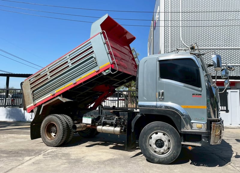 6 ล้อ ดั้ม ISUZU FTR 240 แรง ปี 56 6 ล้อ ดั้ม ISUZU FTR 240 แรง ปี 56