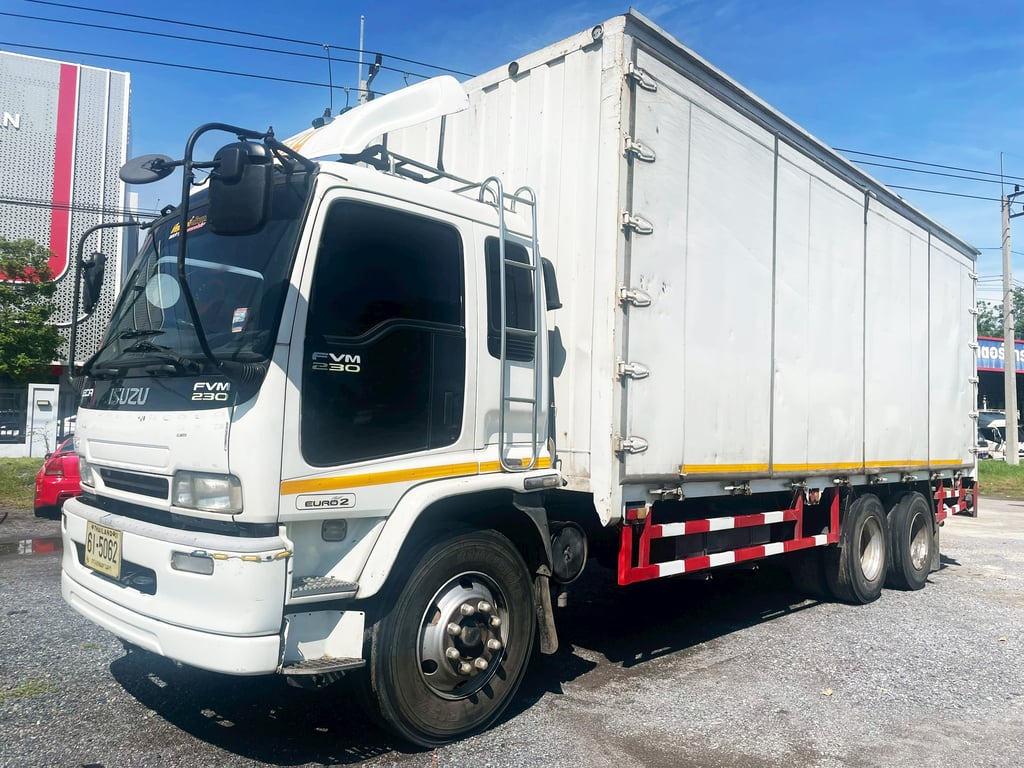 10 ล้อ ตู้ทึบ ISUZU FVM32 230 แรง ปี 49 10 ล้อ ตู้ทึบ ISUZU FVM32 230 แรง ปี 49