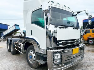 10 หัวลาก ขาวมากทรัพย์  ISUZU FTR 240 แรง ปี 55 ทำสีใหม่รอบคัน