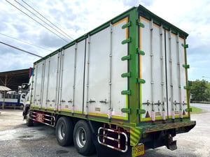 10 ล้อ ตู้สิบบาน ISUZU FVM 300 แรง ปี 56