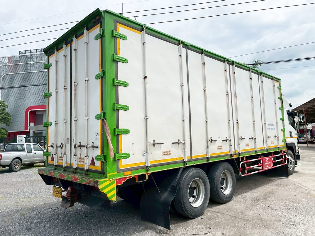10 ล้อ ตู้สิบบาน ISUZU FVM 300 แรง ปี 56 10 ล้อ ตู้สิบบาน ISUZU FVM 300 แรง ปี 56