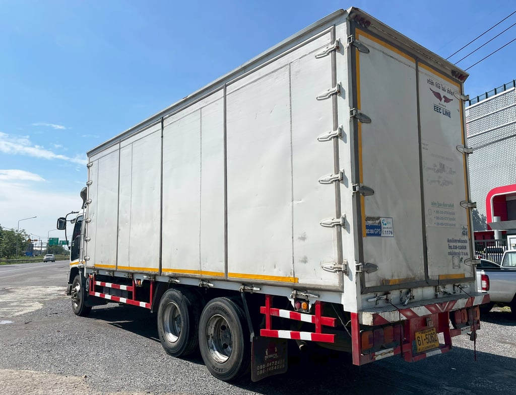 10 ล้อ ตู้ทึบ ISUZU FVM32 230 แรง ปี 49 10 ล้อ ตู้ทึบ ISUZU FVM32 230 แรง ปี 49