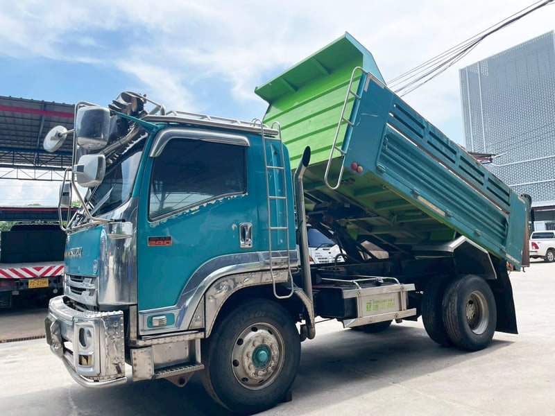 6 ล้อดั้ม เขียวมิ้นต์ ISUZU FTR 240 แรง ปี 57 ยาว 4.2 x 2.2 m 