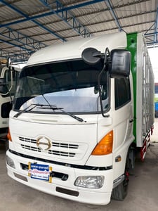 6 ล้อ ตู้บรรทุกเขียว ขาว 10 บาน  HINO FC4J 144 แรง ปี 47