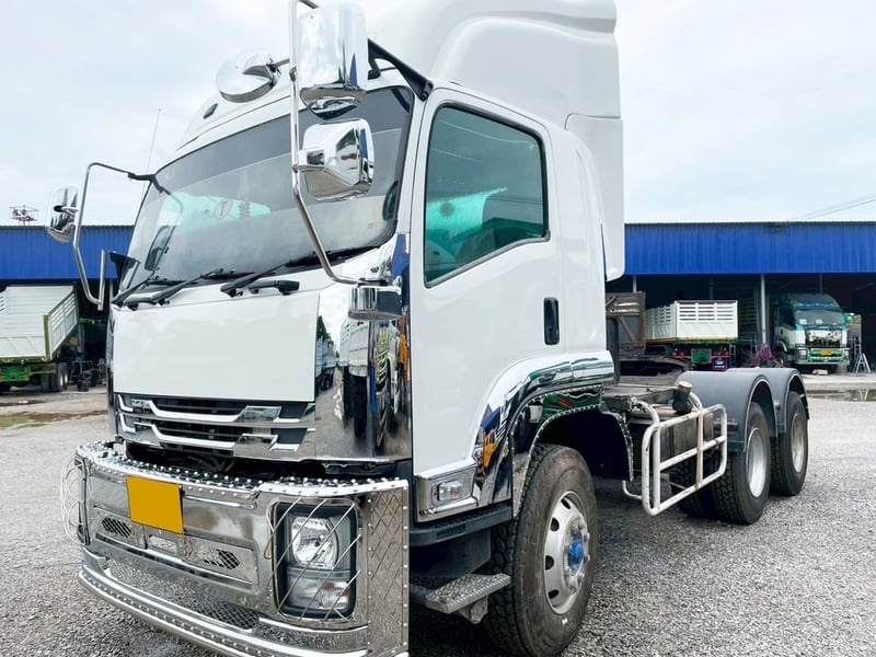 10 หัวลาก ขาวมากทรัพย์  ISUZU FTR 240 แรง ปี 55 ทำสีใหม่รอบคัน