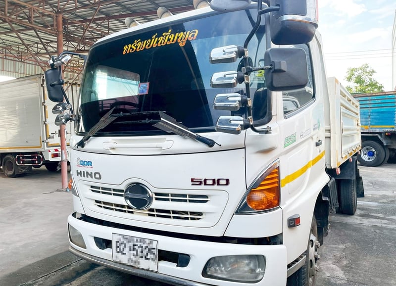 6 ล้อ ดั้มขาว  HINO FC9J 175 แรง ปี 57 ยาว 3.8 x 2.3 ม.