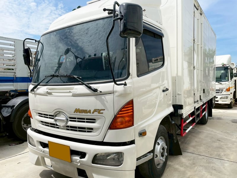 6 ล้อ ตู้บรรทุกขาว HINO FC4J 144 แรง ปี 47